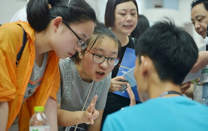 退休金上调，教师行业越来越香，公费师范生和定向师范生选哪个？