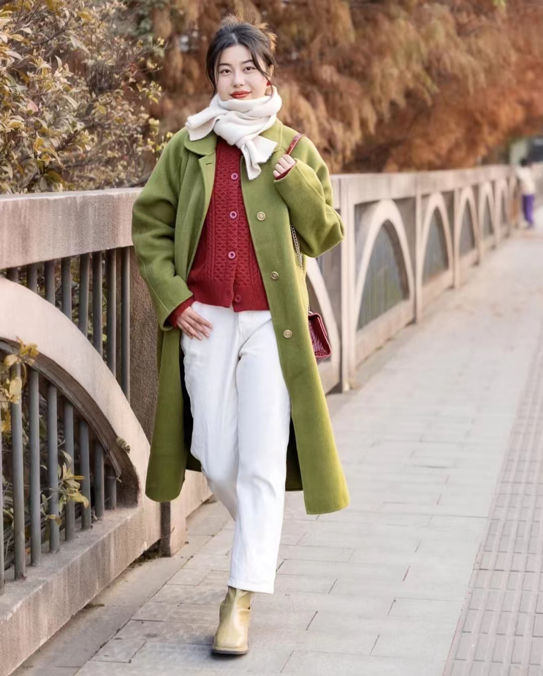 绿色衣服搭配什么颜色好看效果图,绿色最经典的三种颜色搭配