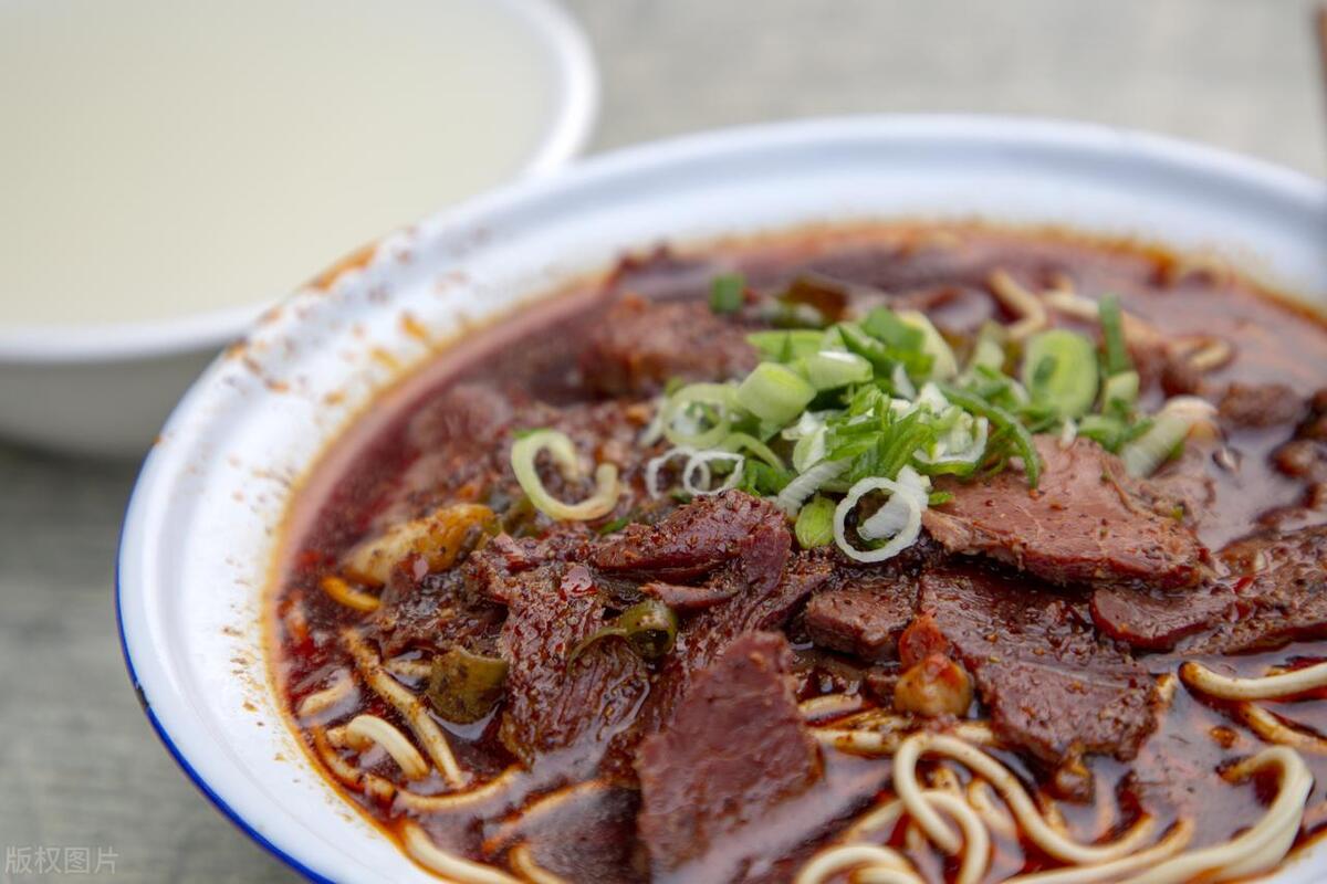 襄阳和樊城为什么是兵家必争之地,襄阳的樊城历史