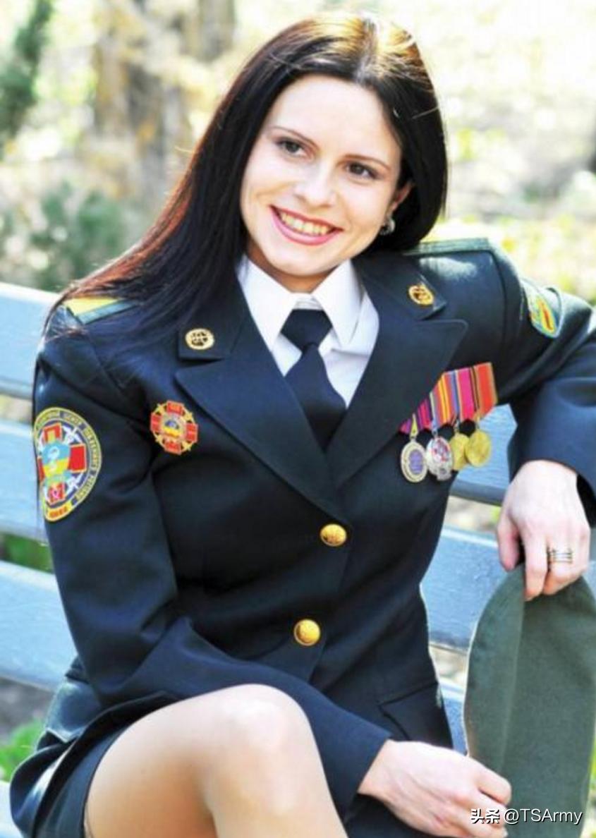 十个国家穿常服最美的女军人