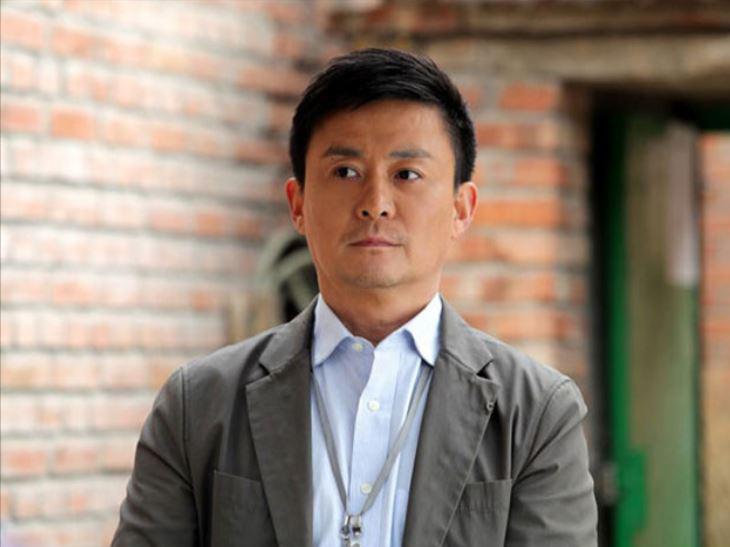 演员邢岷山:和老师女儿结婚,英雄救美被毁容,老婆女儿是心肝