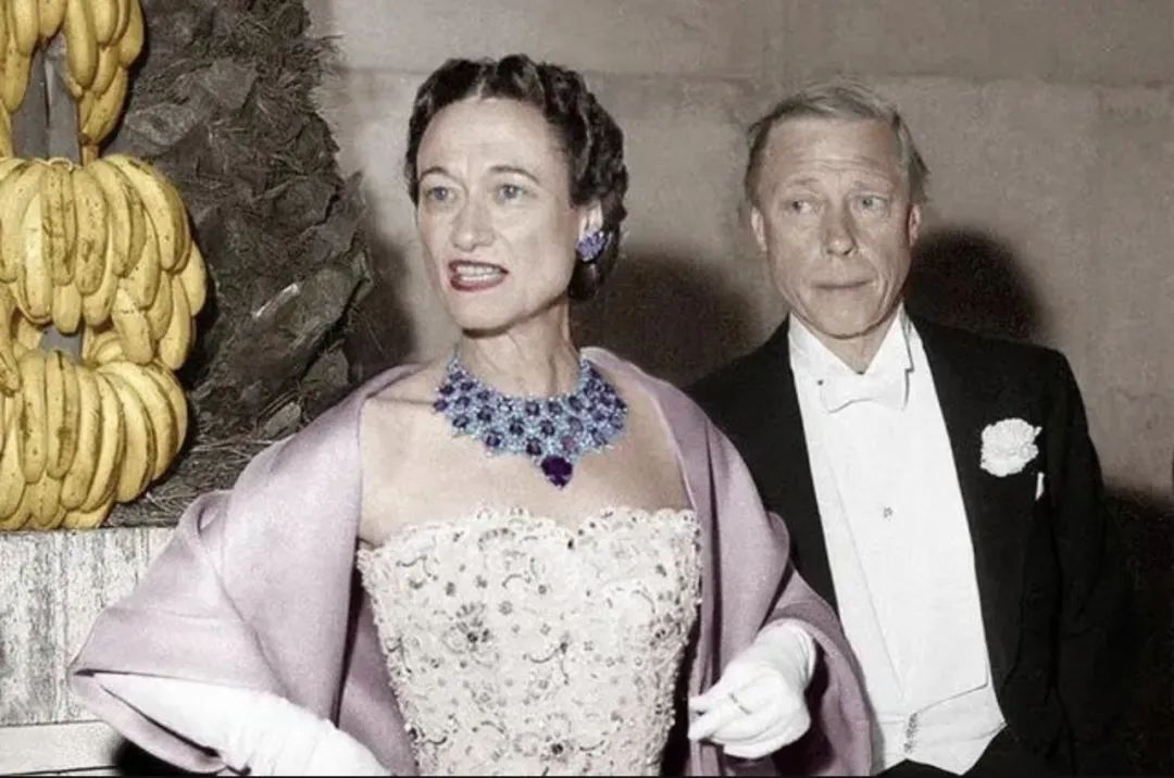 苏富比上拍戴妃紫水晶项链坠，竟然被卡戴珊抢到？她真的赚到了吗？