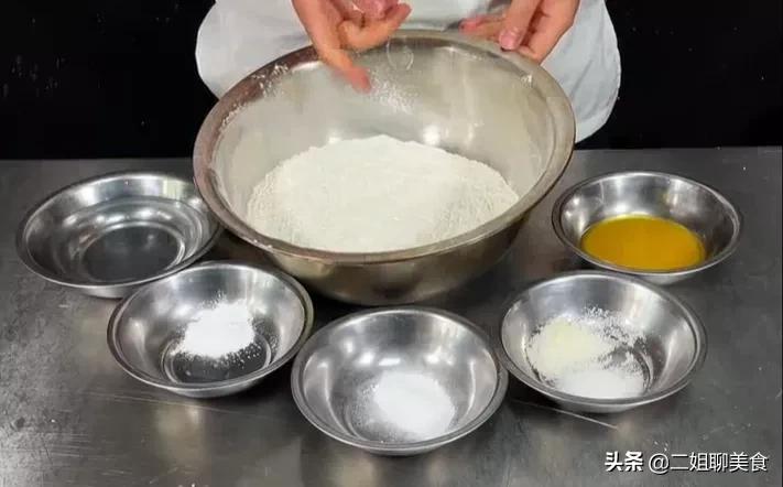 茴香小油条的做法和配方酥脆蓬松,商用油条怎么做到蓬松酥脆条数多