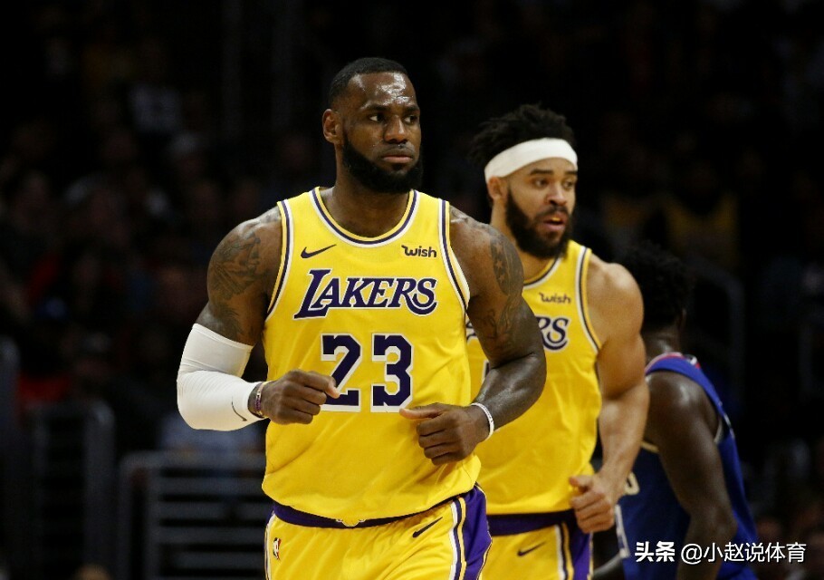 老詹独自撑起了湖人队伍,后期靠詹皇一人之力拯救湖人