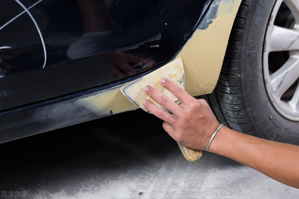 小剐蹭补漆去4s店还是修理厂好,小剐蹭新手可以自己补么