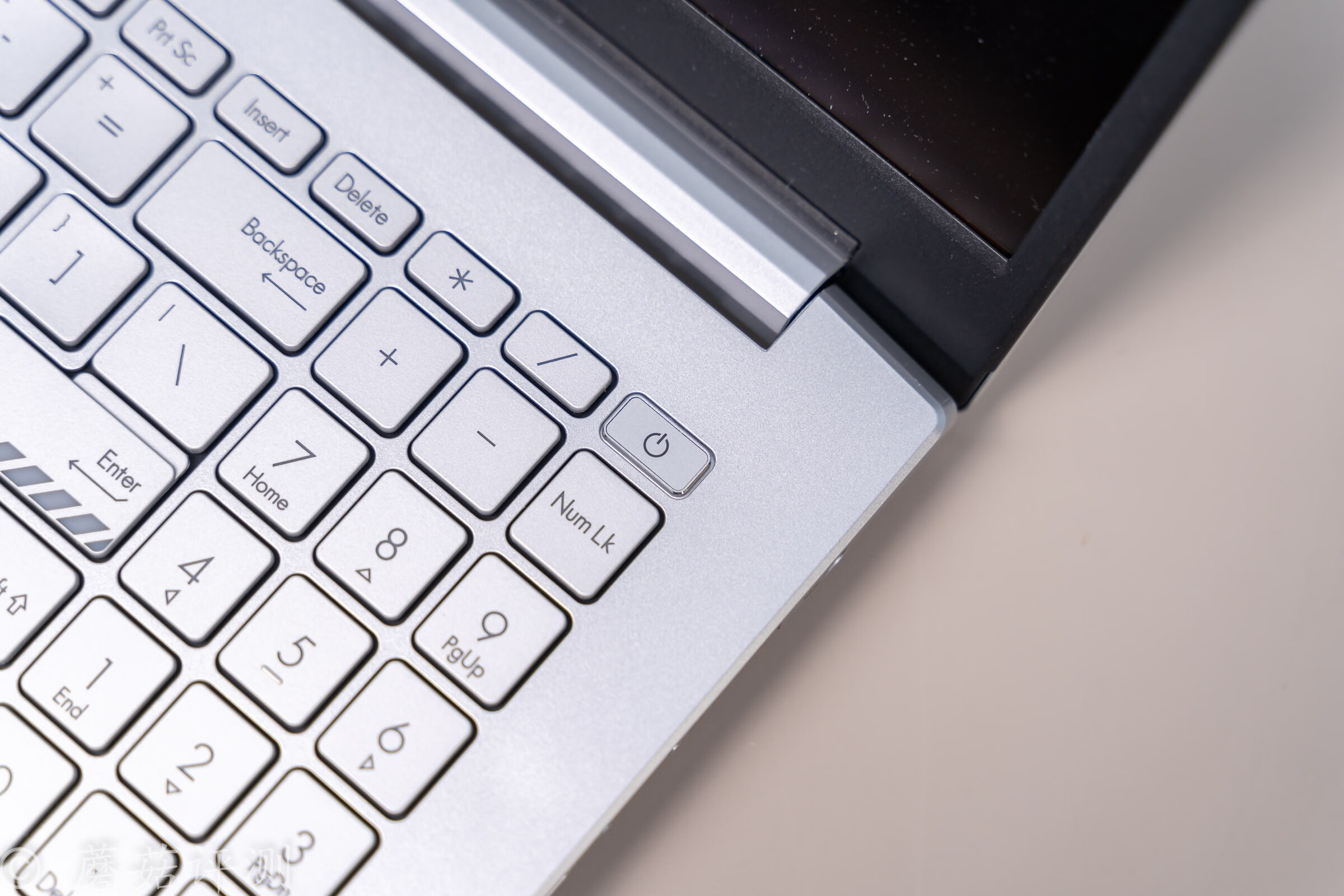 华硕无畏pro15锐龙版和灵耀pro14,轻薄本华硕无畏pro15游戏测评