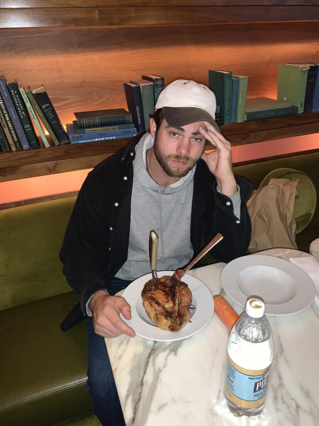 为拯救世界，美国帅哥决定狂吃40只鸡！全城500人现场围观加油