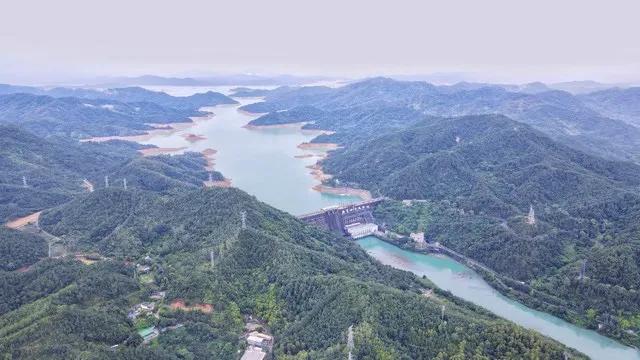 卖水为什么是最暴利的行业,卖水产品赚钱吗