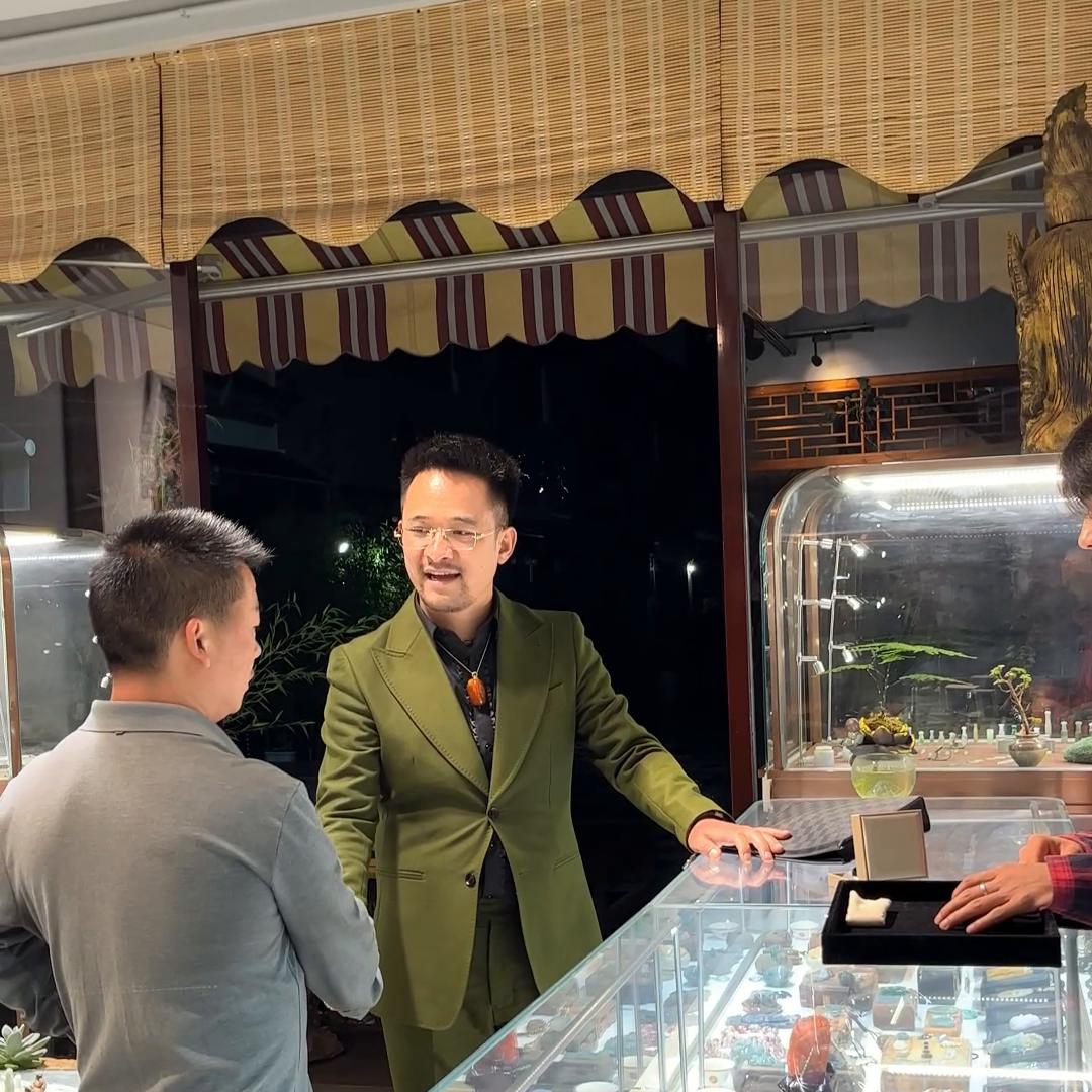 龙校长手镯是真的吗,龙校长聊手镯