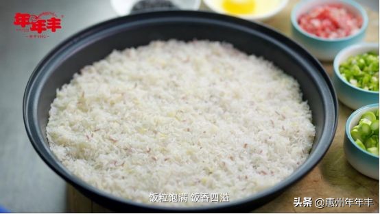 用生米粒炒饭,用生糯米炒饭