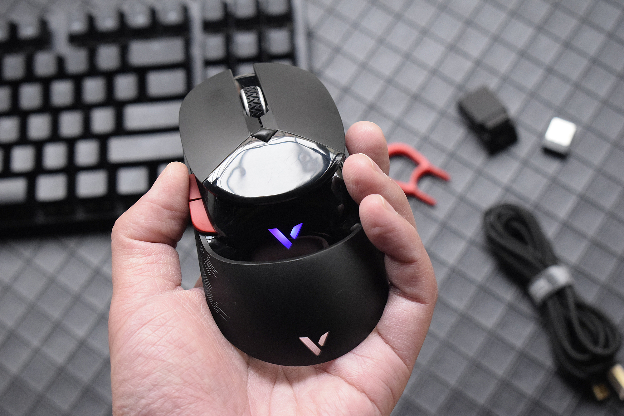 雷柏v500pro红轴键盘测评紫色,让游戏更自由雷柏v500pro多模键盘