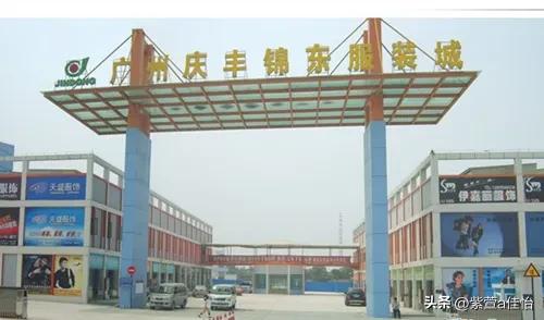 摆摊卖衣服和卖鞋哪个好一些,摆摊卖衣服和卖饰品哪个好