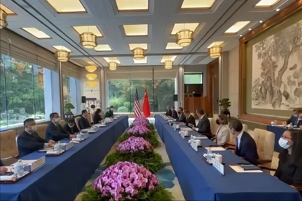 华春莹与美国提出严正交涉,华春莹回应美国战争威胁