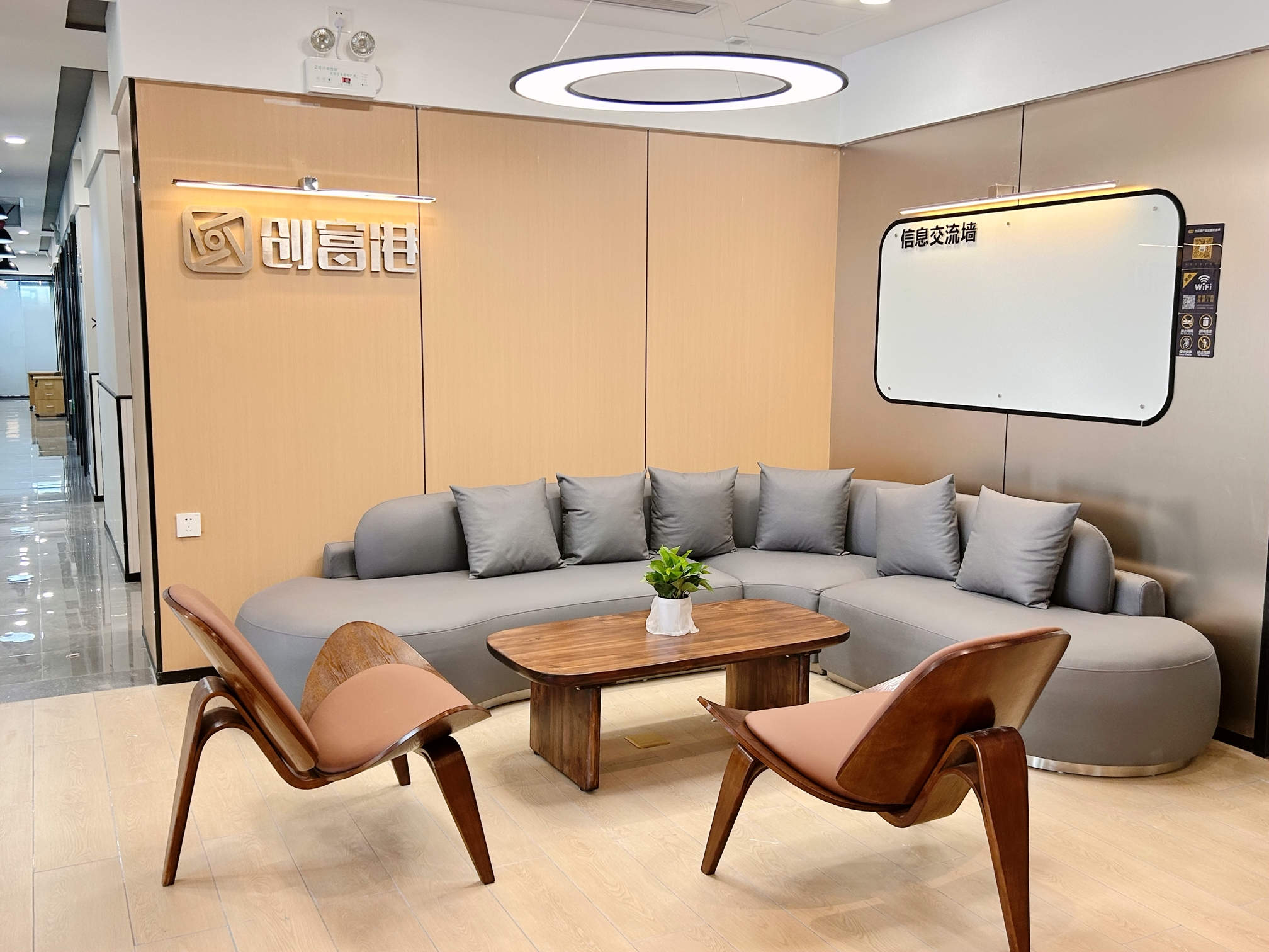 高铁站附近有办公室出租吗,地铁口办公室直租