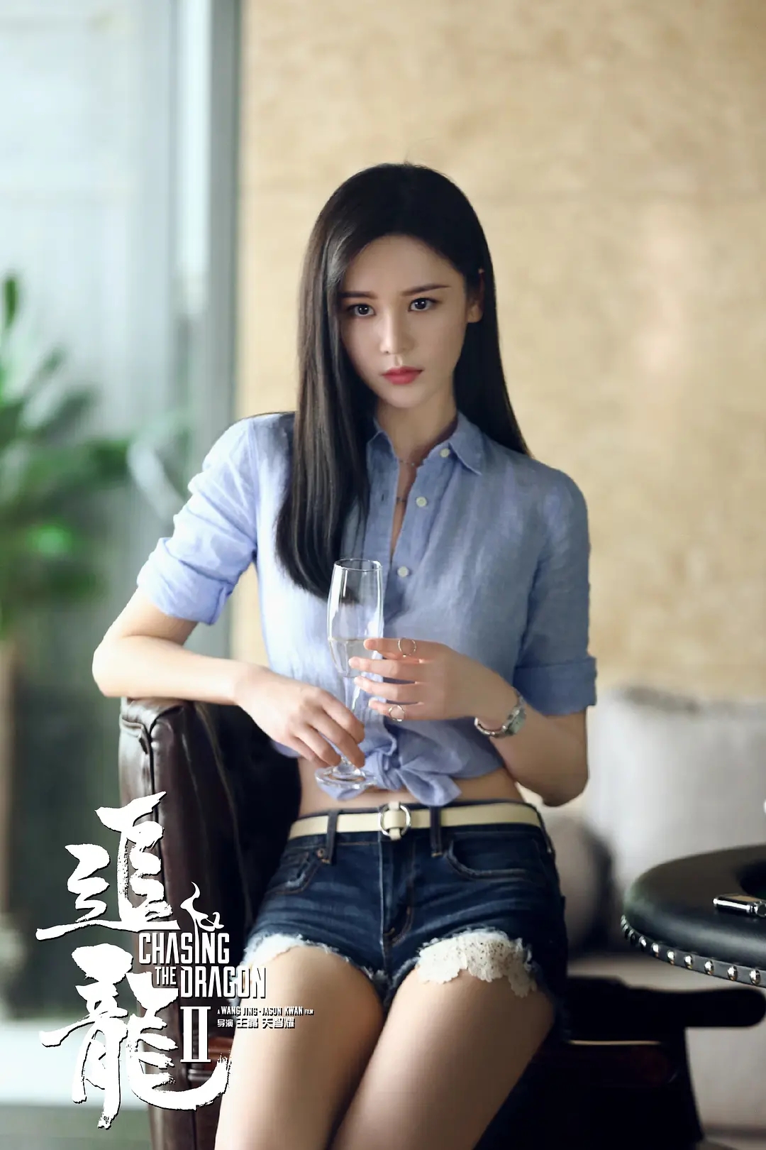 一个斜眼，一个满脸痘痘，这颜值王晶你也吹的下去？