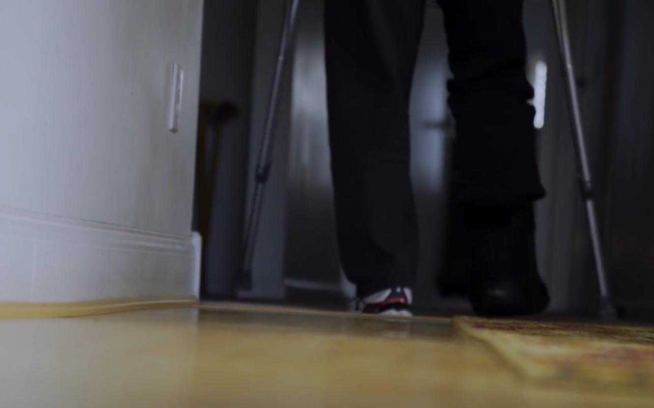 美国工厂流水线工人一个月多少钱,美国穷人上班