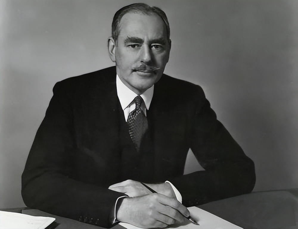 新中国为什么“亲苏反美”？