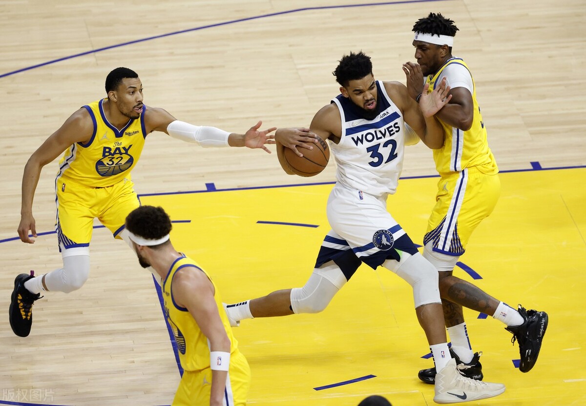 勇士击败湖人维金斯关键三分球,水花杜兰特维金斯唐斯