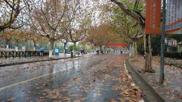 南京工业大学徐州校友座谈会在江苏万邦生化医药集团公司召开