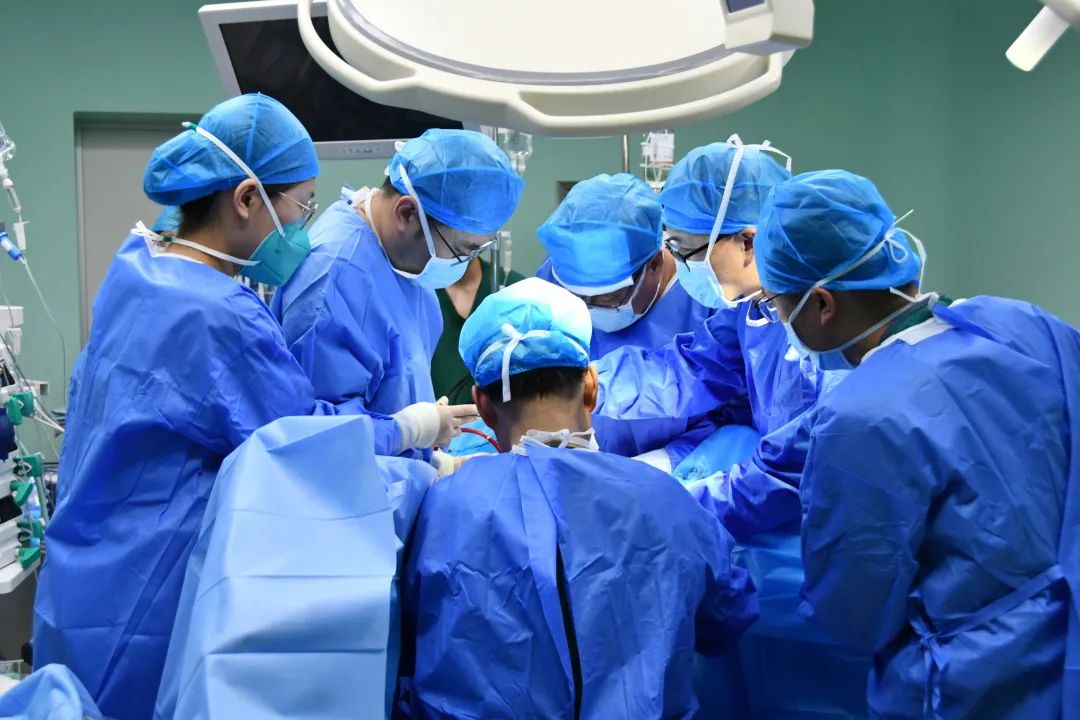 集沂蒙之力挽救异地“熊猫血”患者，一罕见血管瘤被成功切除