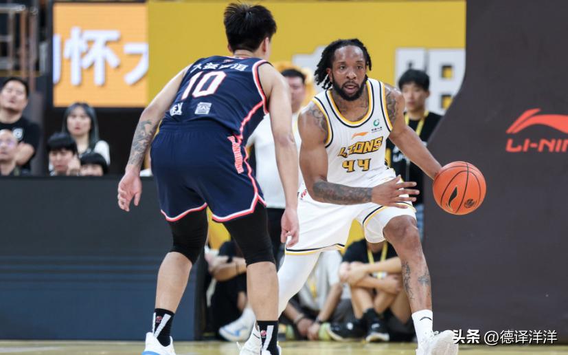 广厦外援沃顿半场投进压哨三分,各种不讲理超远三分集锦