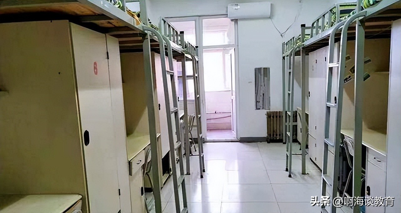 山东师范大学宿舍被新生吐槽，网友说，公办高校有这样就知足吧