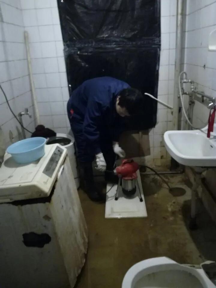 家里下水管堵塞不必发愁，为你分析原因、介绍疏通方法。轻松解决