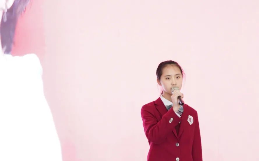 双胞胎姐妹在一个学校上学,双胞胎姐妹在同一所学校