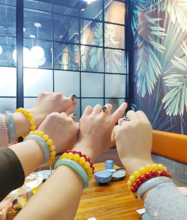 从朝九晚五的“打工人”到成功创业者，是什么让她有了惊人改变