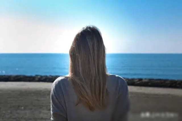 女人主动追男生就很掉价吗,女人该怎么倒追你