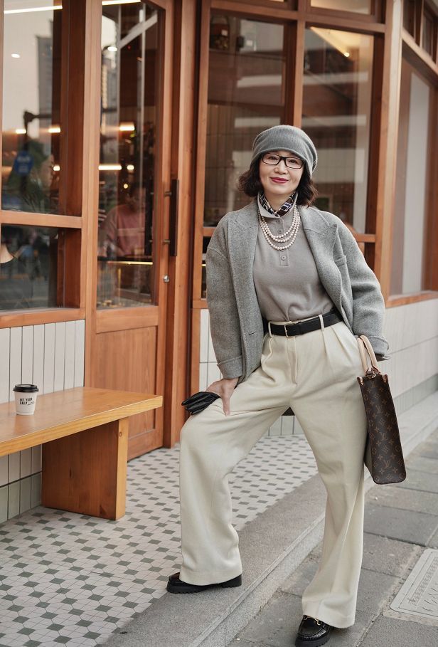 女人上了年纪也别穿得太土,40岁女人穿这几种颜色很土