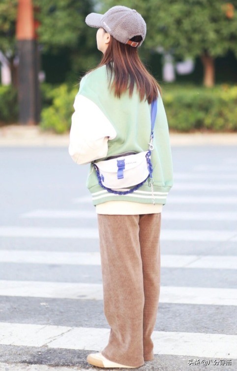 黑色羽绒服如何穿搭既时尚又减龄,天冷了不要再穿去年的旧衣服了