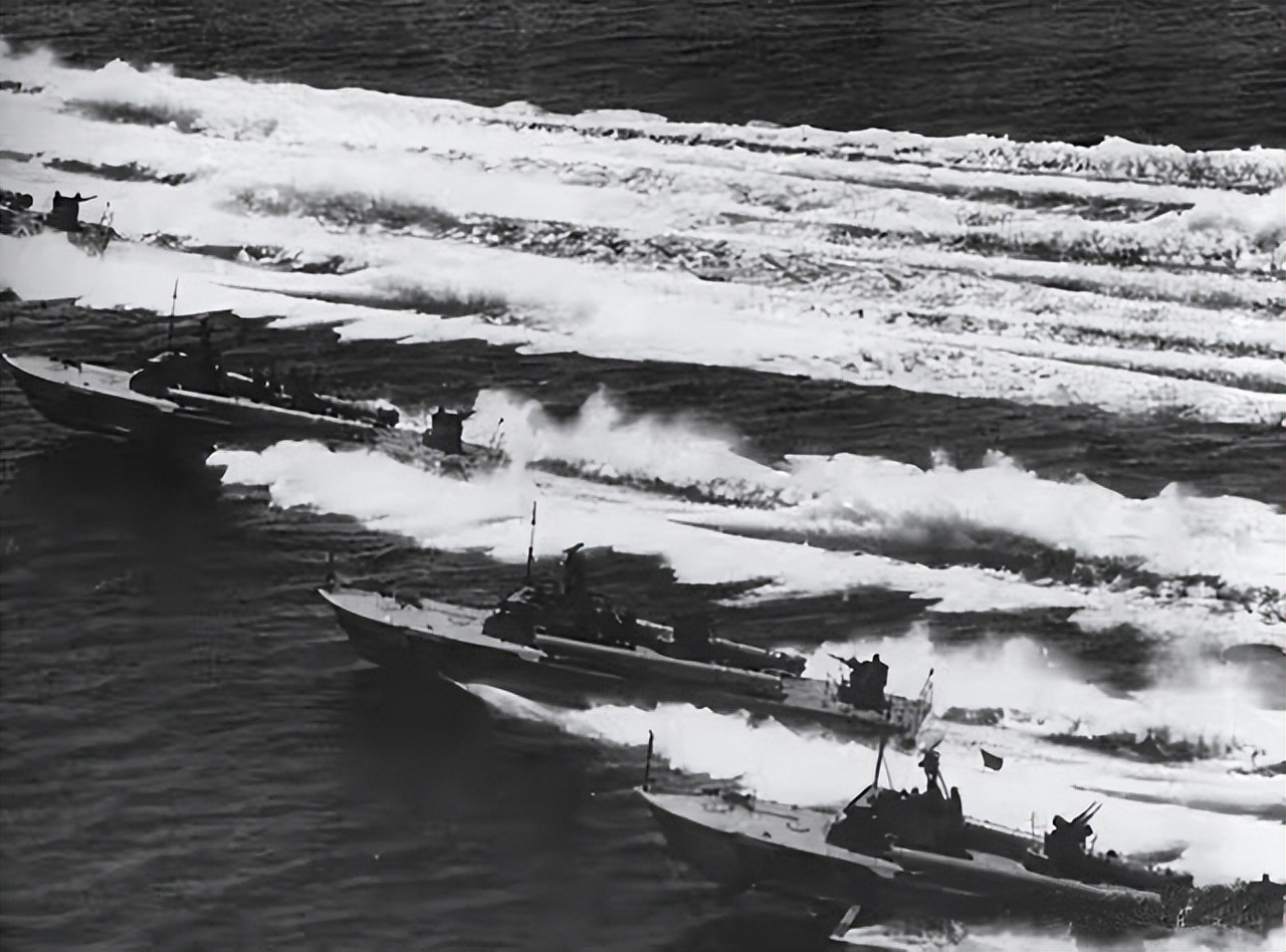 新中国为什么“亲苏反美”？