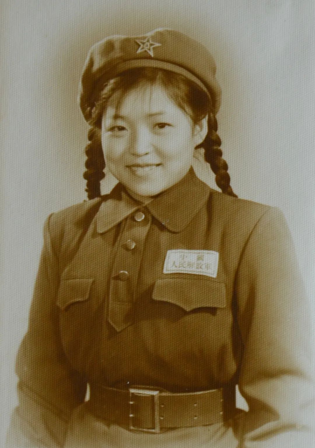 被作者选中首唱《*疆新**好》，她的歌声从*疆新**唱到了北京怀仁堂