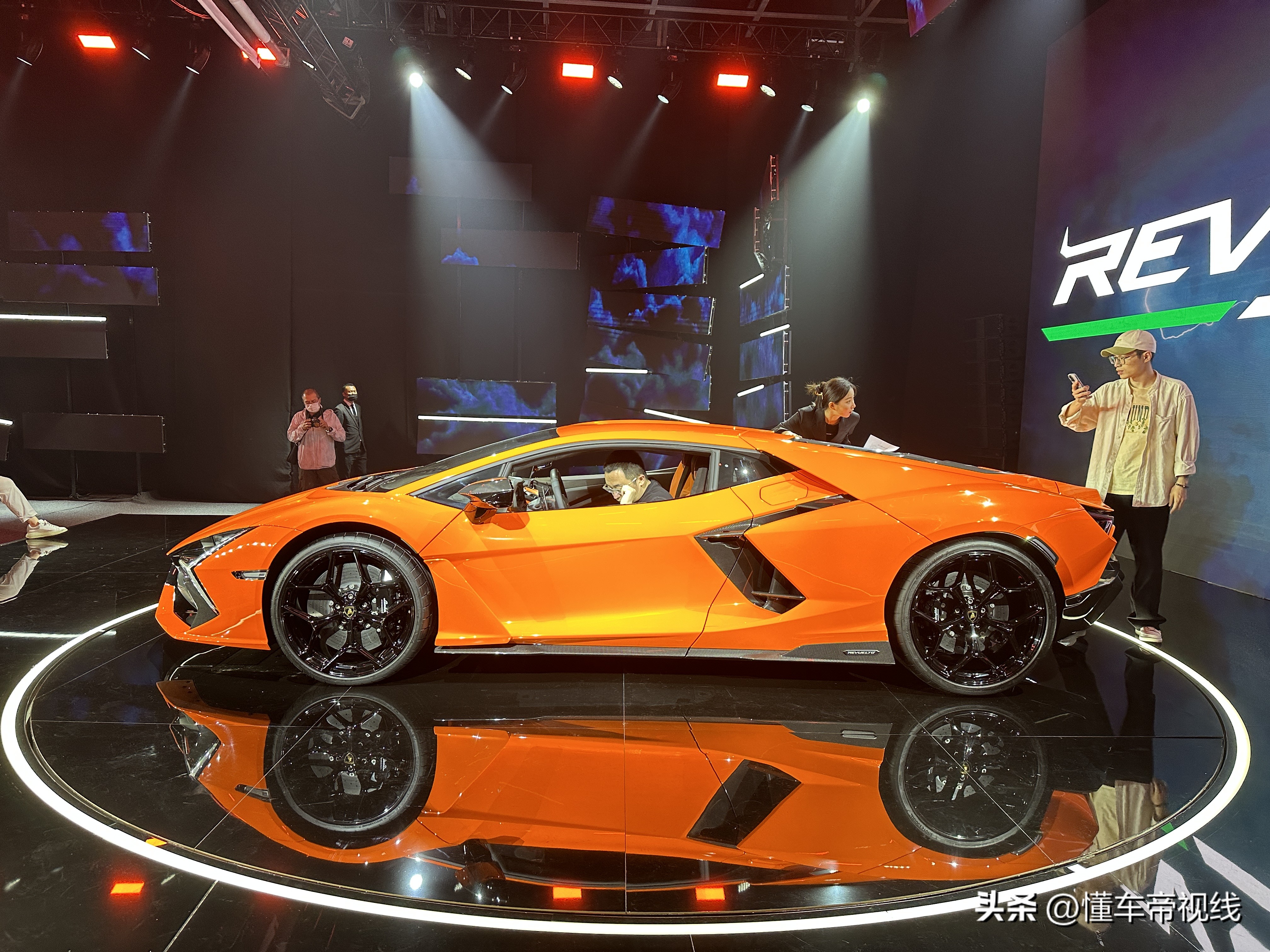 新款兰博基尼aventador实拍,新款兰博基尼aventador谍照