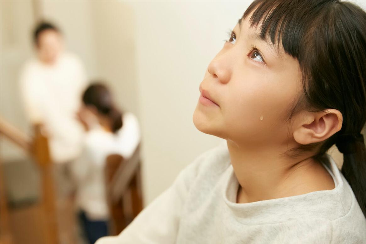 孩子脾气见长的背后,一般有个喜欢“硬碰硬”的父母,费力不讨好