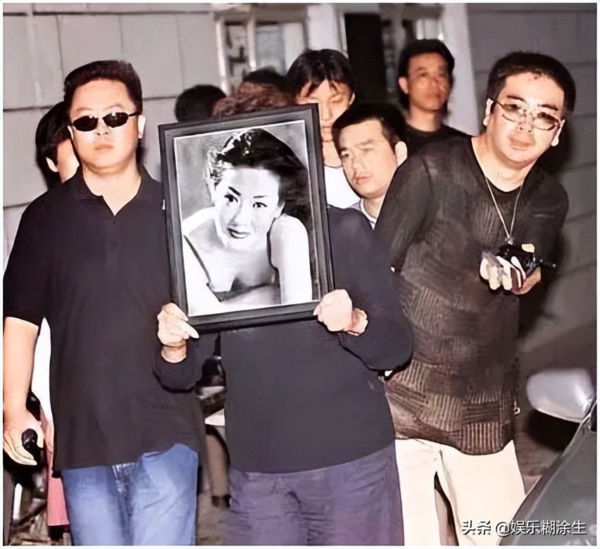 香港四大癫王之首陈宝莲：一脱成名，为情自杀，至死爱着黄任中