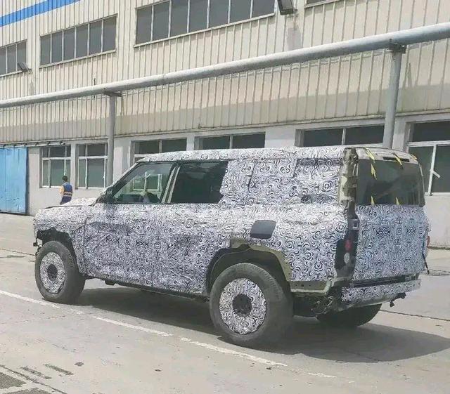 奇瑞版“大G”路试，配智能四驱，2.0T＋8AT＋三把锁，越野极强