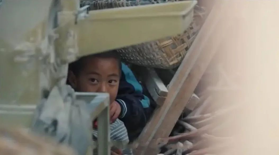 不能让留守儿童承受的苦,留守儿童和漂泊父母的苦