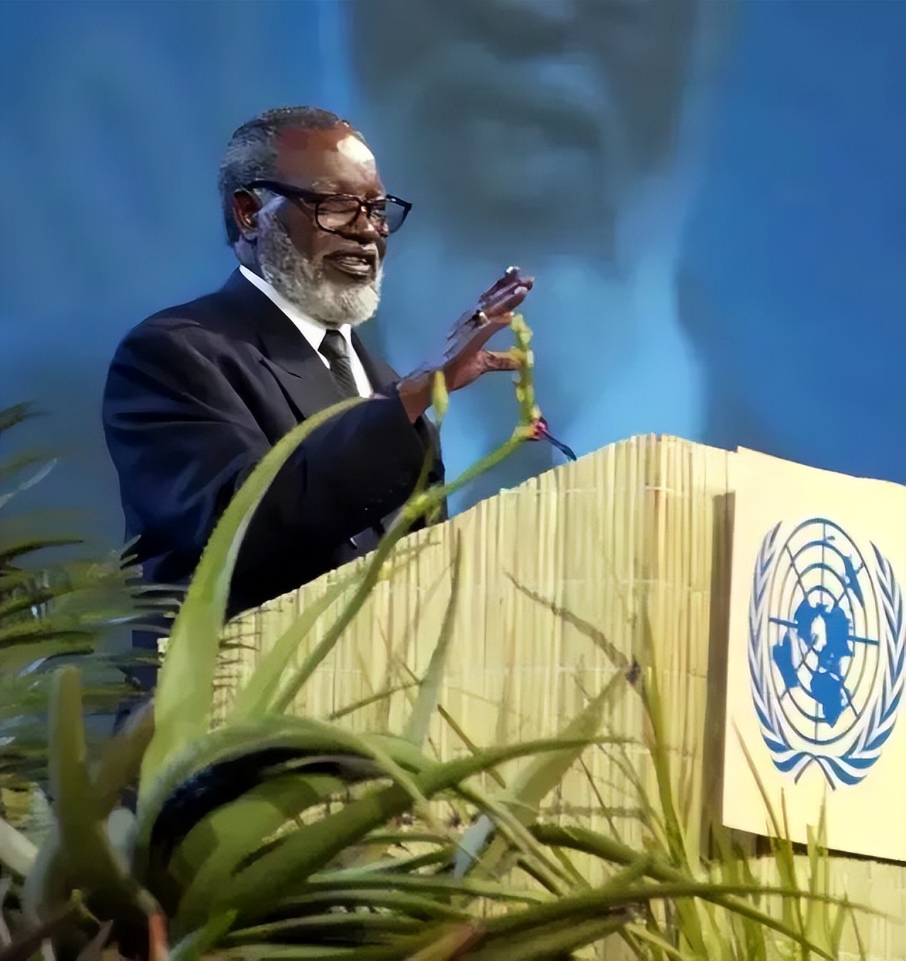 这国总统狂秀中文！有多少中国校友在外国当总统？