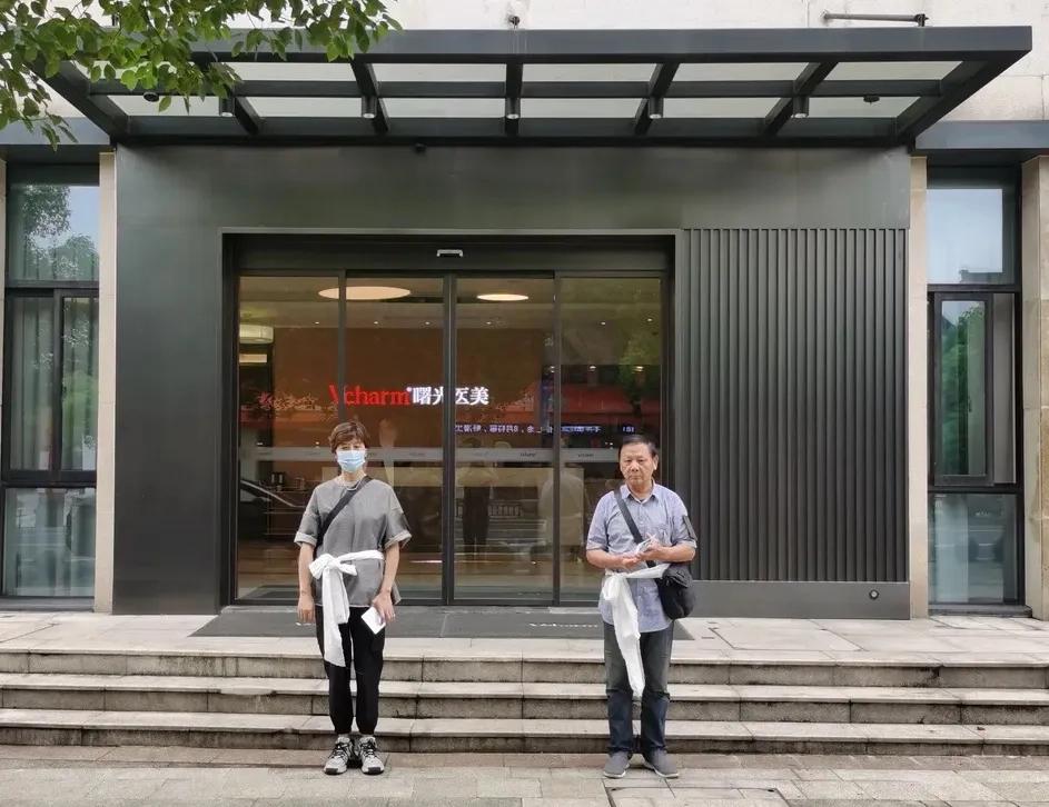 60岁大妈整容手术,60岁大妈整容后续