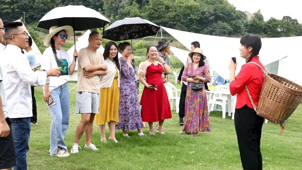 按下快进键跑出加速度闯出新路子,凝心聚力按下脱贫攻坚快进键