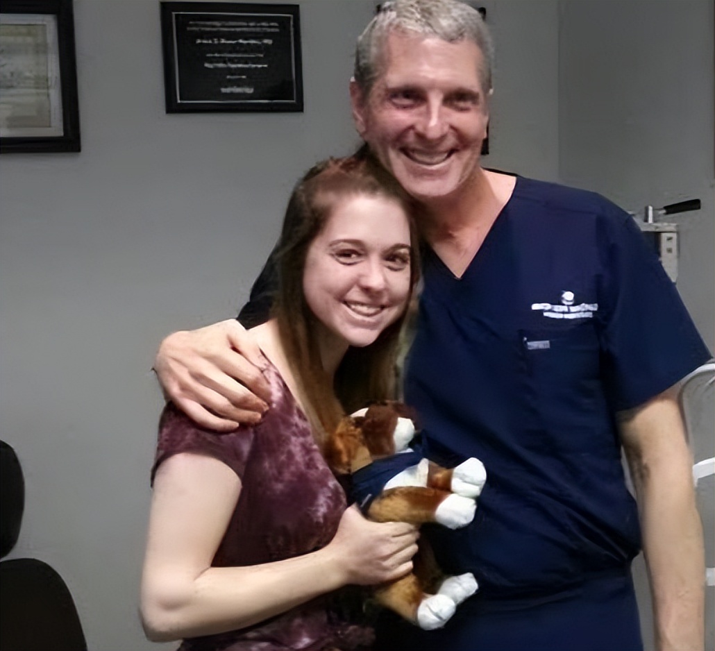 盲女恢复视力发现凶手在身边,盲女一觉醒来突然恢复视力