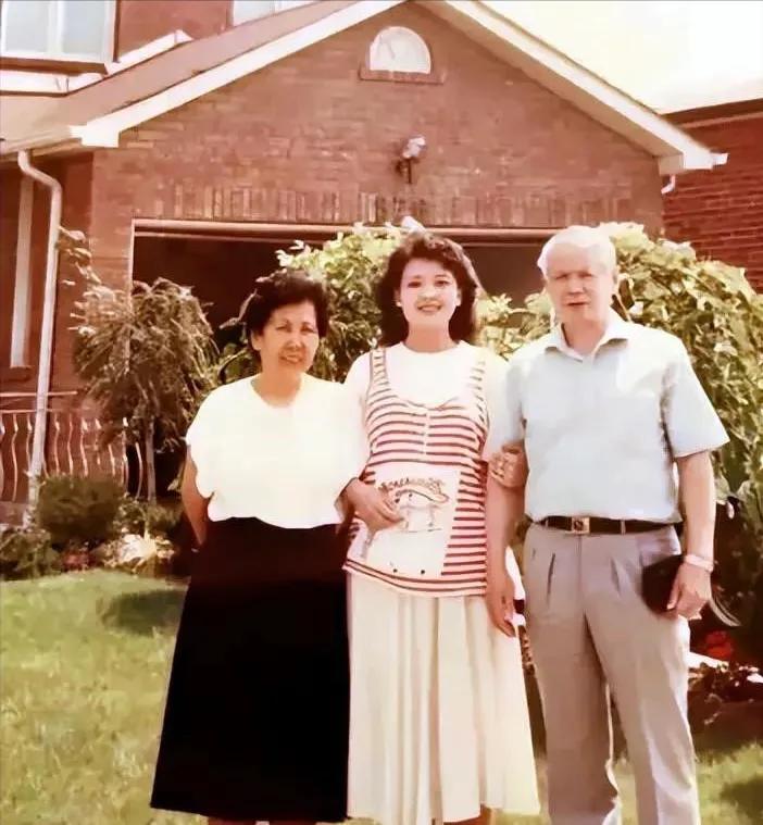 张兰生平：亲弟为她惨死，资本让她净身出户，65岁再创业日入千万