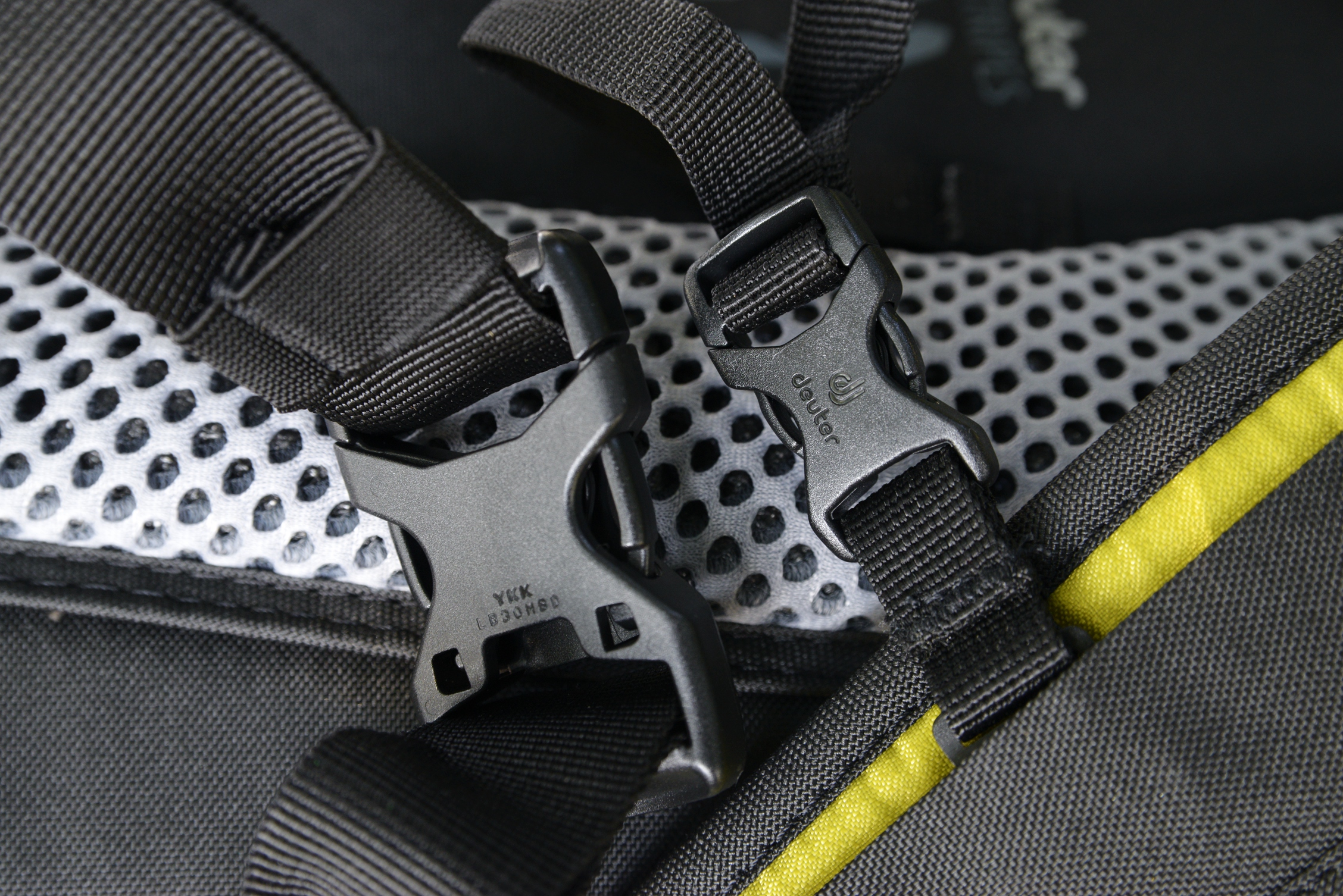 商务风格双肩电脑包,高端商务电脑背包