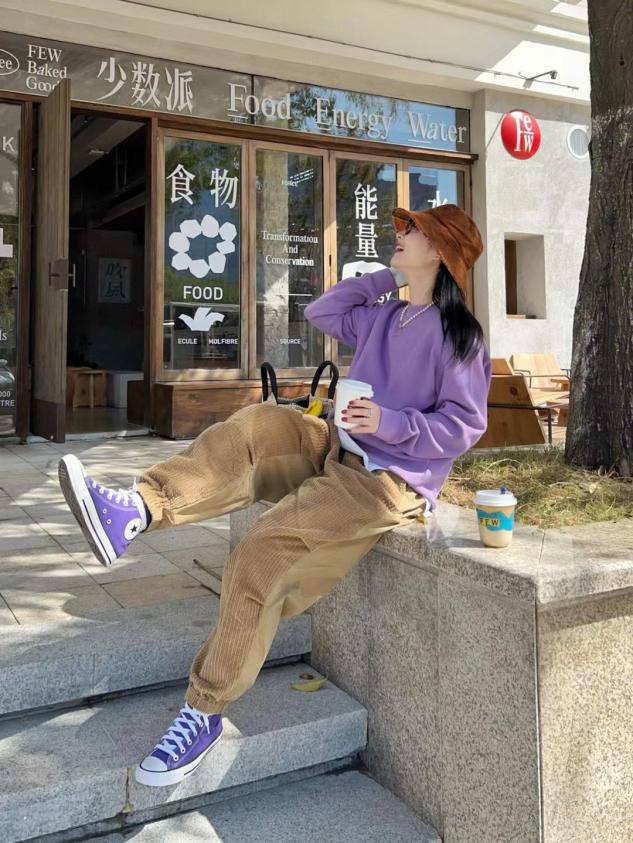 基础款连帽卫衣这样搭配更有level,今年的卫衣都有什么新款