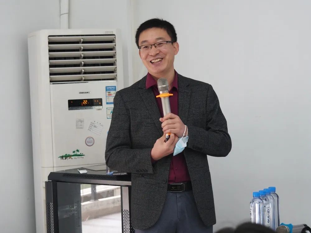 科技创新发展人才更为重要,科技人才在企业立足的根本