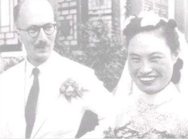 他帮中国抗战，娶中国女学生，回国时，毛主席：给三千美金作路费