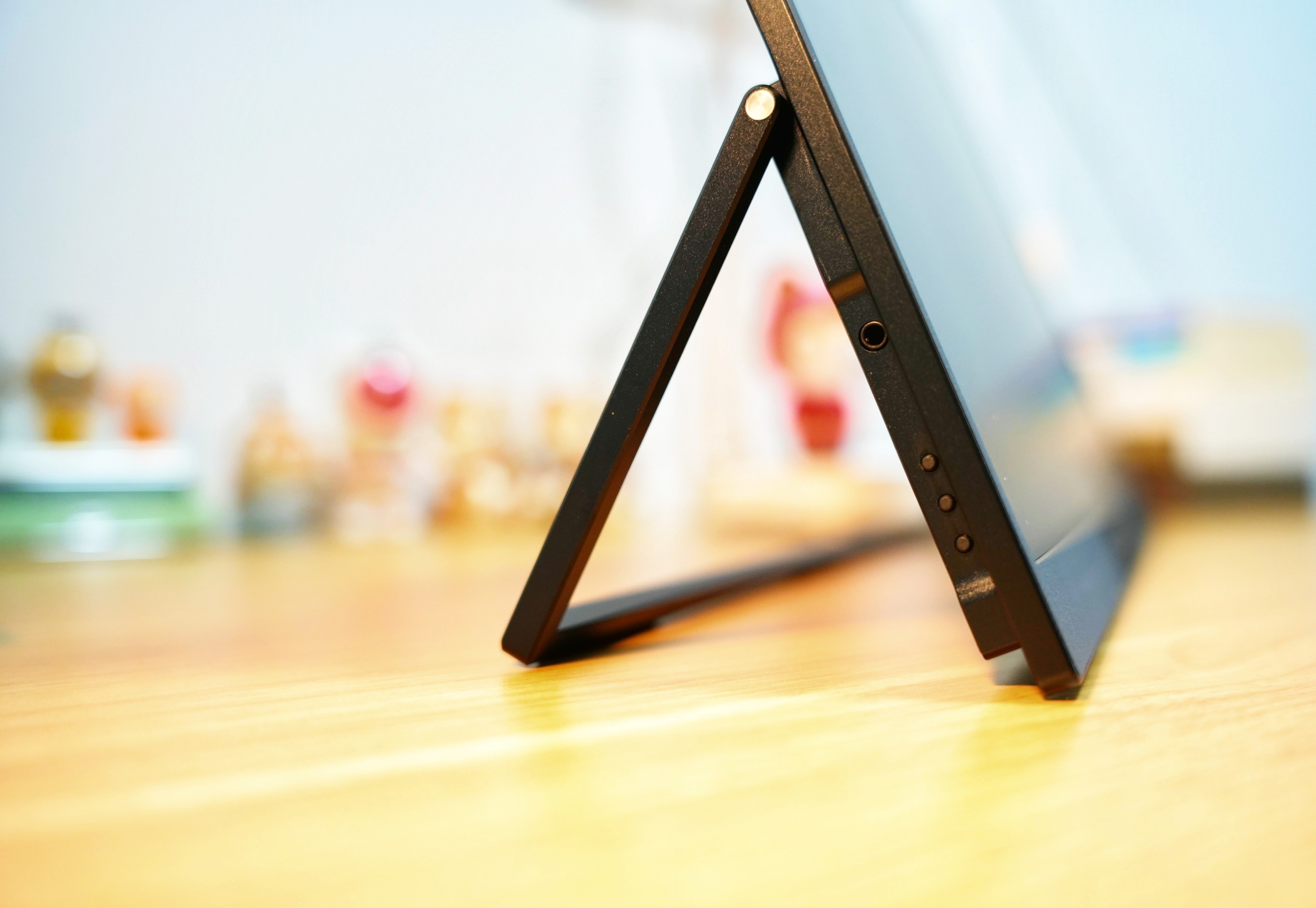 更出彩！雕塑家MF185LN便携显示器体验，作为办公副屏很不错