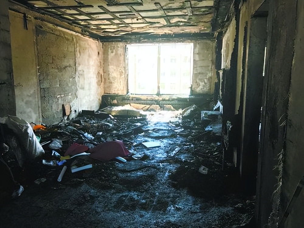 最近消防火灾事件,消防部门通报火灾现场浓烟滚滚